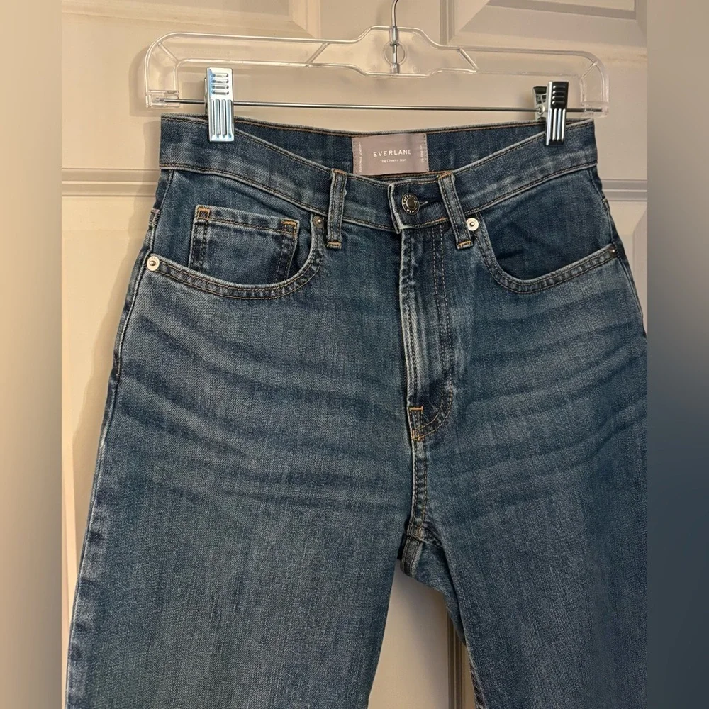 Everlane Cheeky Jean in Medium Wash, Size 25 Regular